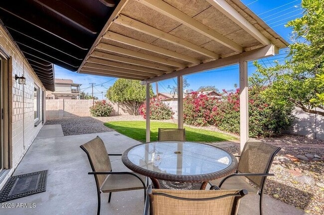 Building Photo - 8640 E Wilshire Dr