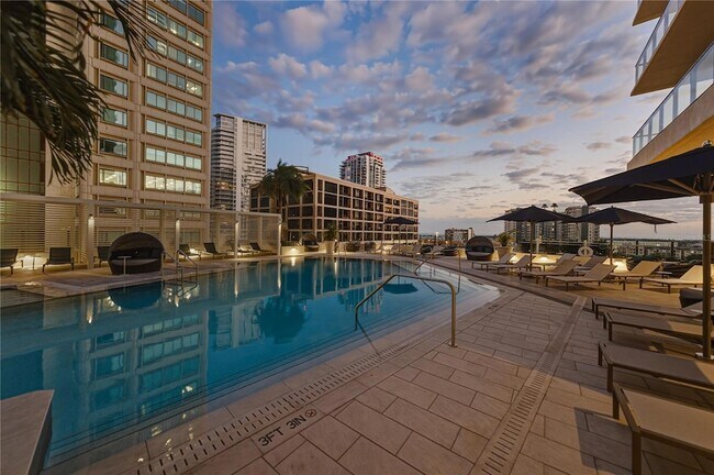 Building Photo - 275 1st Ave S