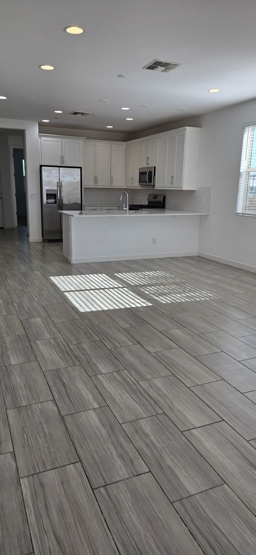 Building Photo - ****$500 off December Rent****Beautiful 5 Bedroom 3 Bath In Mystic at Lake Pleasant