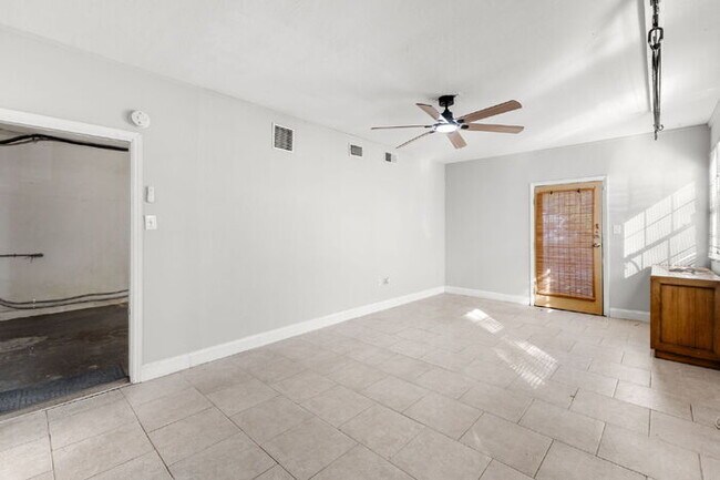 Building Photo - "Charming 3-Bed, 2-Bath Oasis in the Heart...