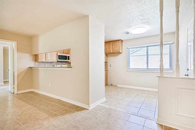 Building Photo - 1113 N Heron Dr