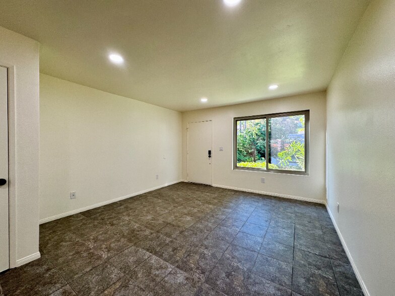 Building Photo - 6624 Bell Bluff Ave