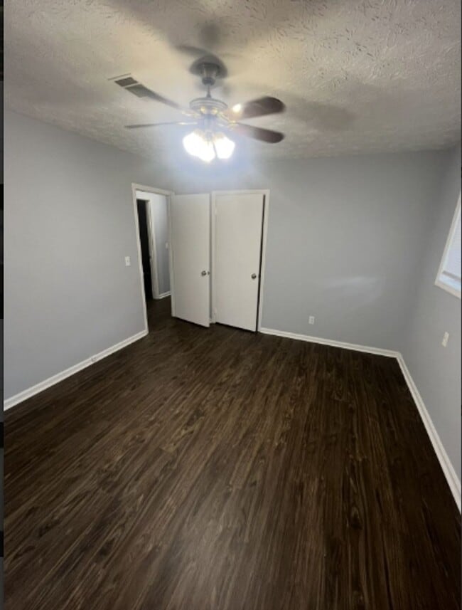 Building Photo - 3 Bed 1 Bath House