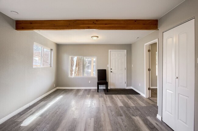 Building Photo - 2 Bedroom 1 Bath in Denver