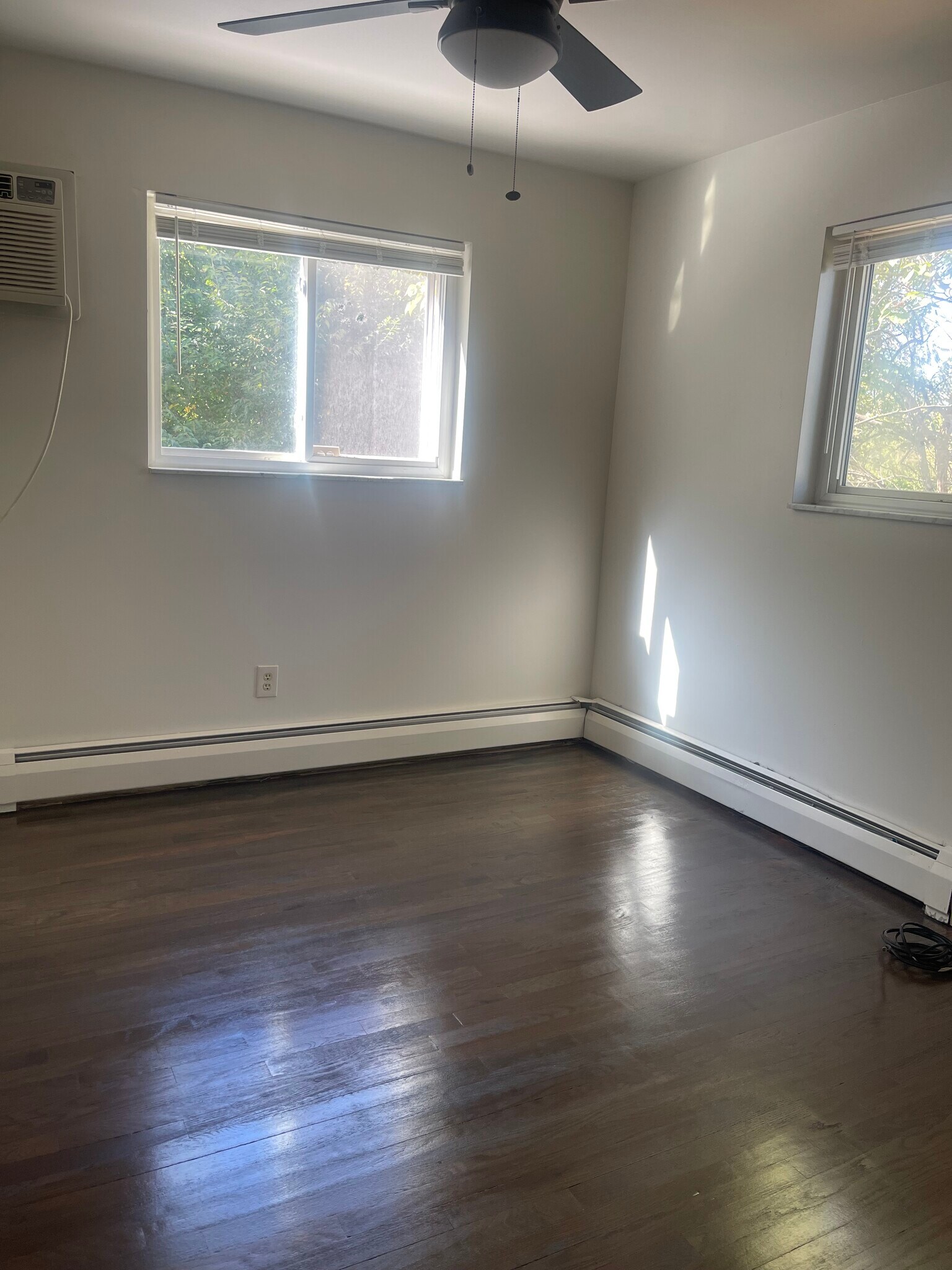 Building Photo - 8441 Cottonwood Dr