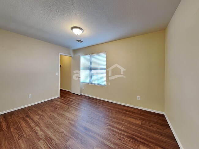 Building Photo - 2205 E 35th Ave