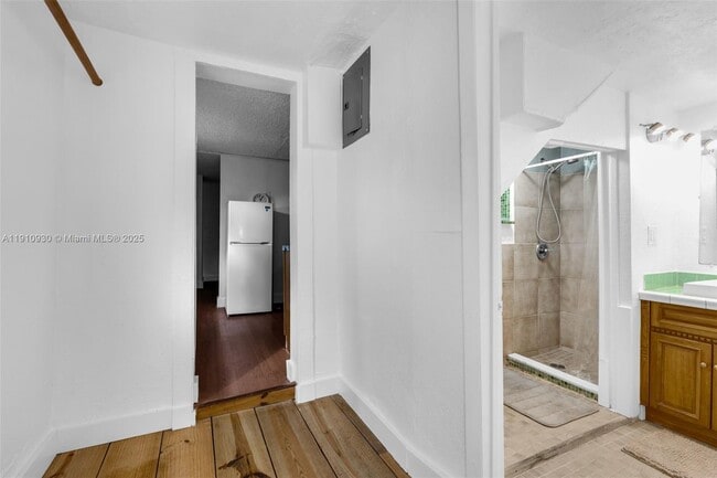 Building Photo - 176 NE 50th St