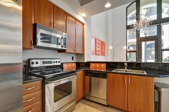 Building Photo - 801 S Olive Ave