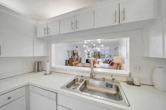 Building Photo - 9485 N Belfort Cir