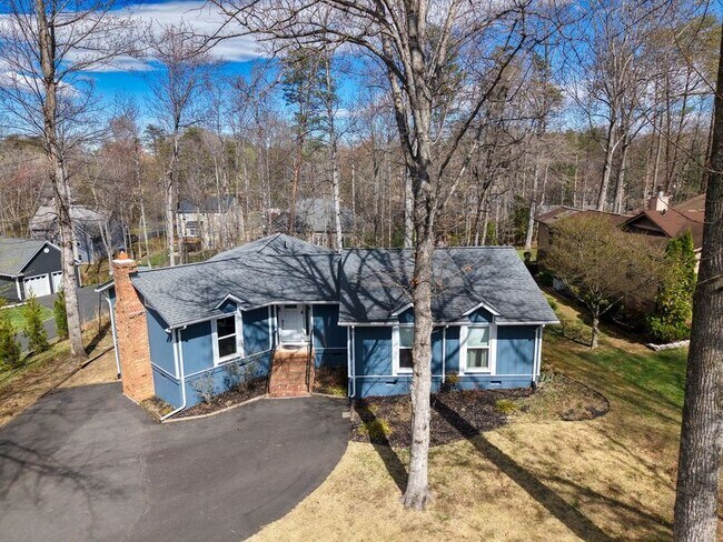 Building Photo - 306 Happy Creek Rd