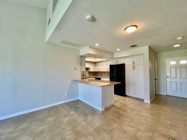 Building Photo - AVAILABLE NOW!!  BEAUTIFUL 2-Bedroom 3 -bathroom Condo in La Quint Palms! MOVE IN SPECIAL 50% OFF...