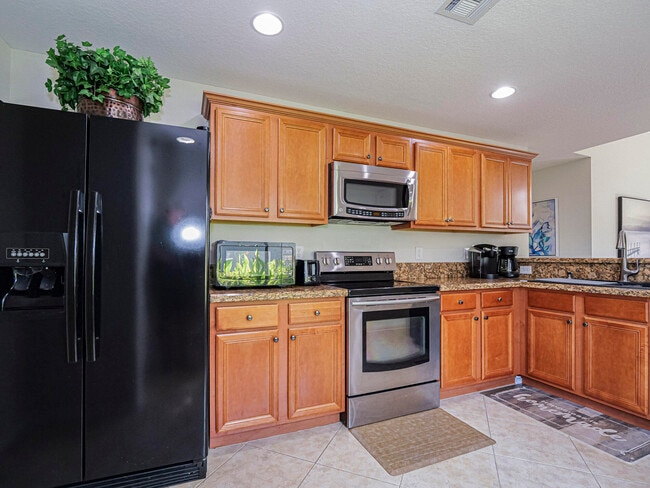 Building Photo - 5520 45th Ave