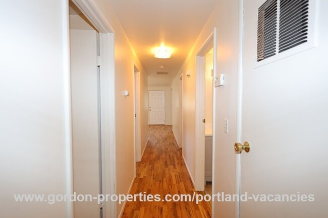 Building Photo - SE Tenino St - Brentwood-Darlington ranch-style 3 bedroom home