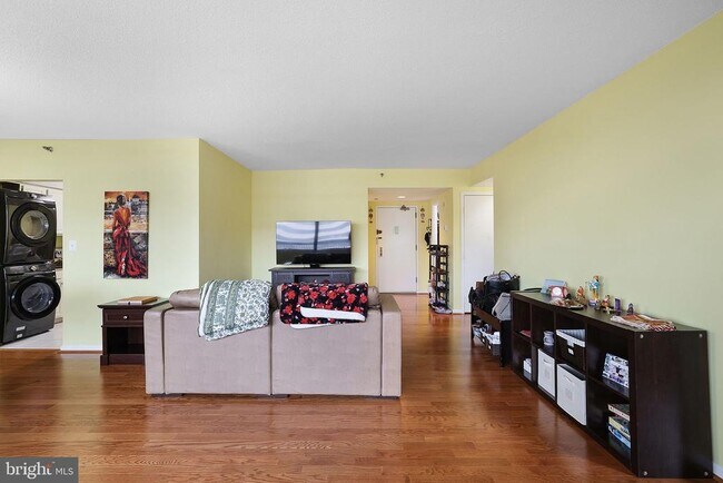 Building Photo - 3713 S George Mason Dr