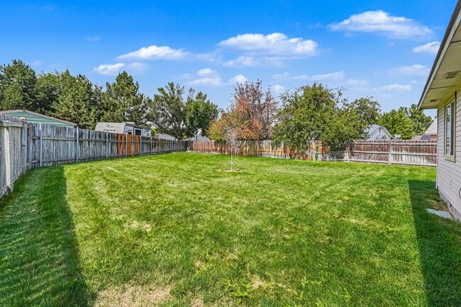 Building Photo - 2463 N Stone Pl