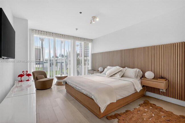 Building Photo - 10275 Collins Ave