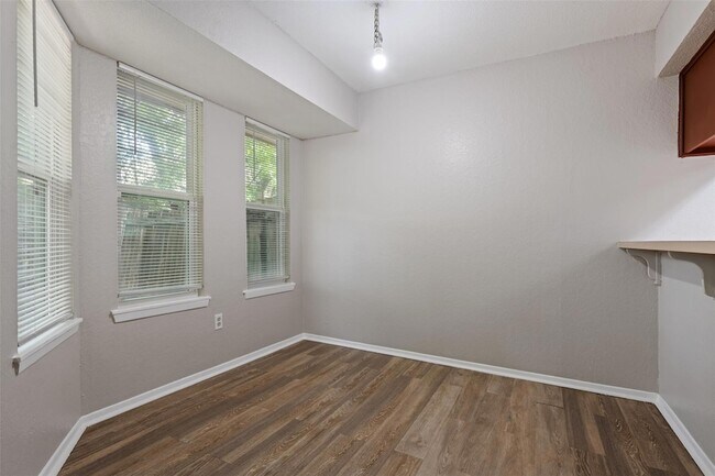 Building Photo - 1805 Rawhide Loop