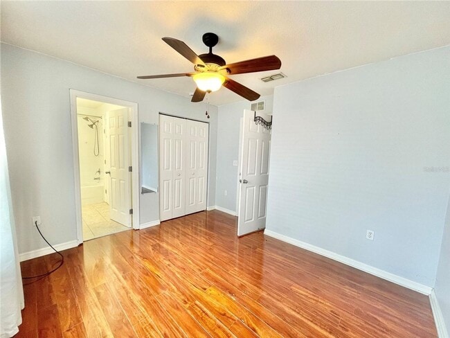 Building Photo - Beautiful 3BR/2.5BA Corner Townhome in Hai...