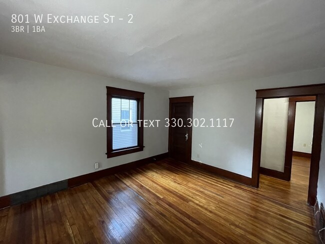 Building Photo - Three bedroom one bathroom second level ap...