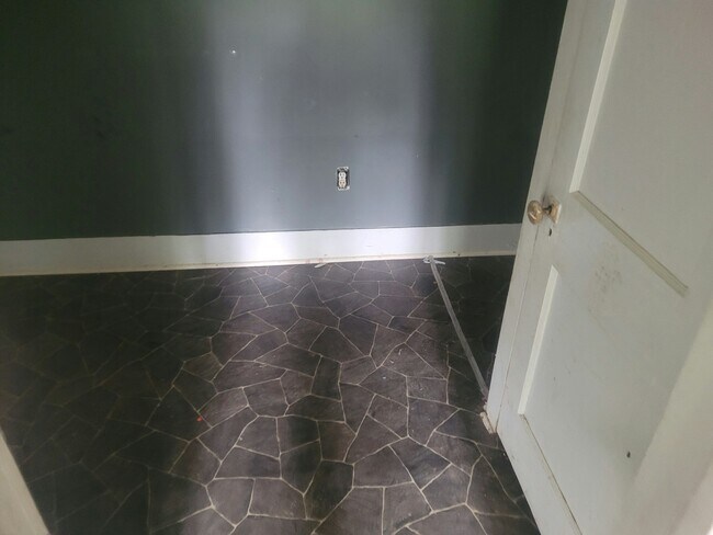 Building Photo - 507 S Middle St