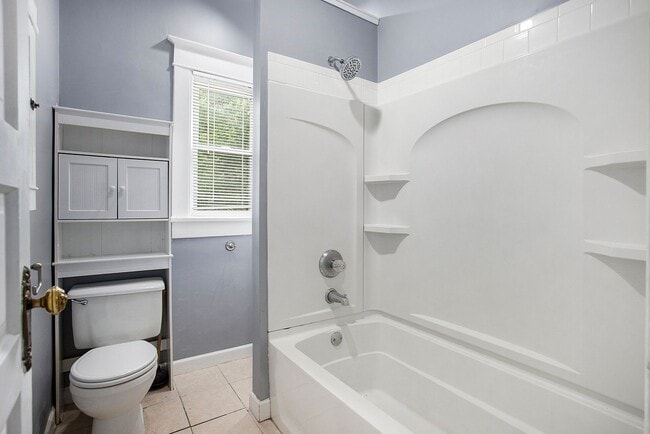 Building Photo - 4220 Lenox Ave