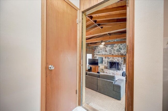 Building Photo - Spacious Elm Grove 3BR/2BA Ranch Single Fa...