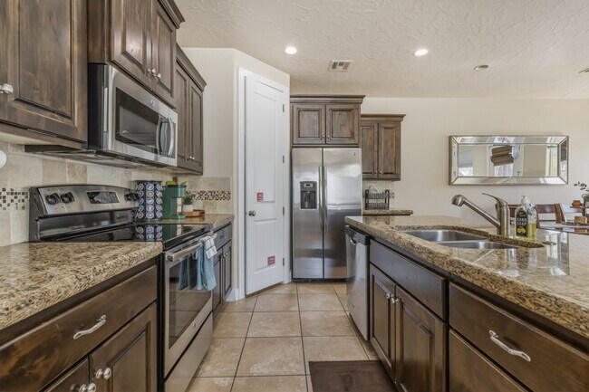 Building Photo - 4221 Torrey Pines Dr