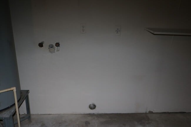 Building Photo - 8619 Parasol Ln