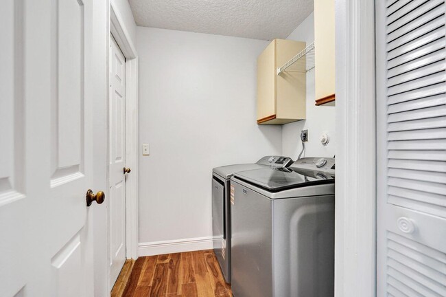 Building Photo - 1283 Barnstaple Cir