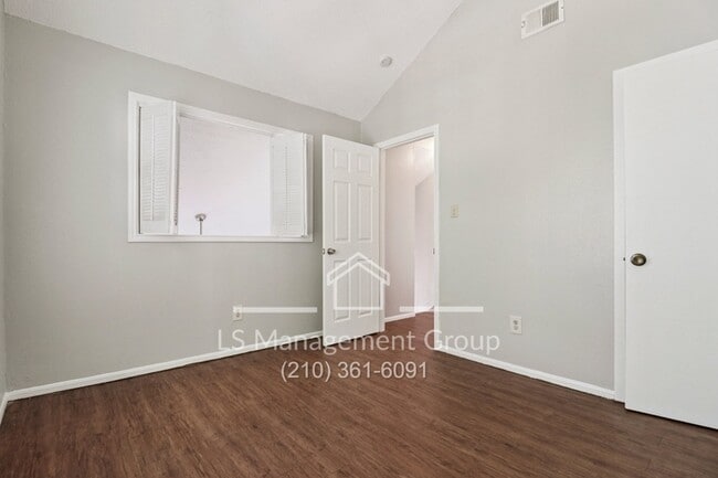 Building Photo - 6720 Windsor Hollow Dr