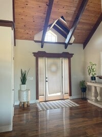 Building Photo - Beautiful 2 Bedrooms Plus Office, 3 Bathro...
