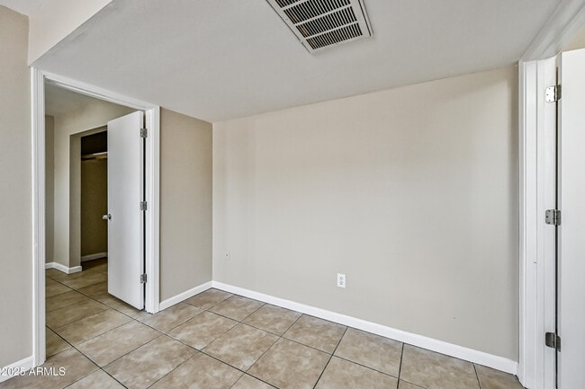 Building Photo - 3949 E Earll Dr