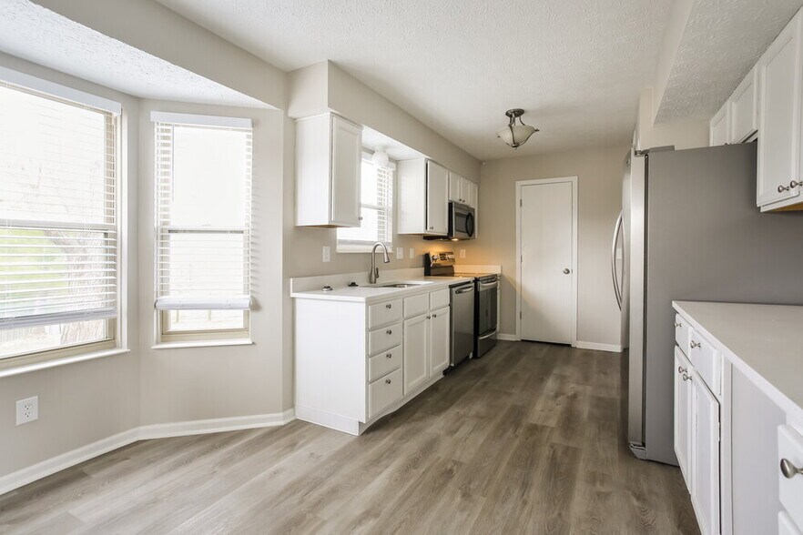 Building Photo - 5774 Oyster Bay Way