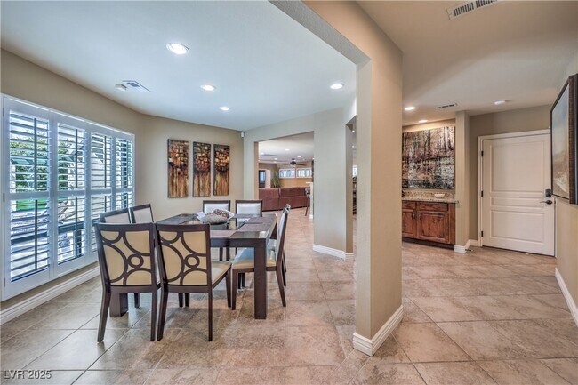 Building Photo - 2701 Alta Dr