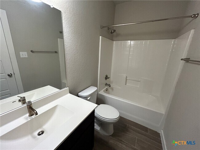Building Photo - 537 Creekside Frst