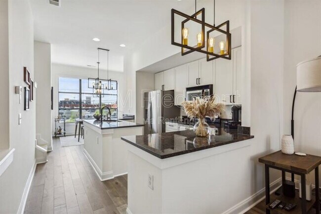 Building Photo - 174 Chester Ave SE