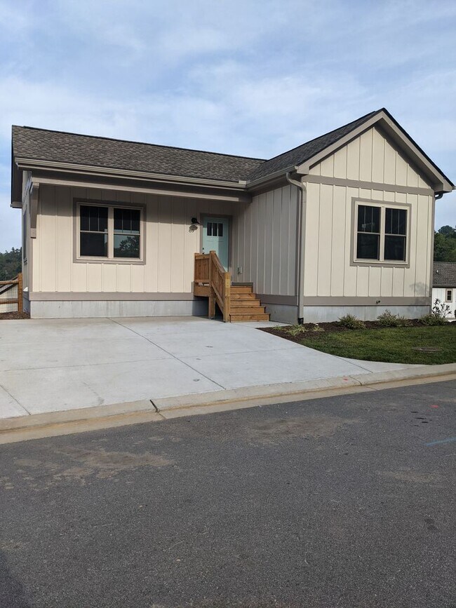 Primary Photo - Weaverville Rental!