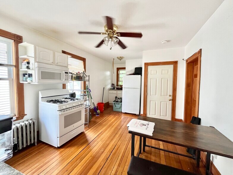 Building Photo - 45 Litchfield St