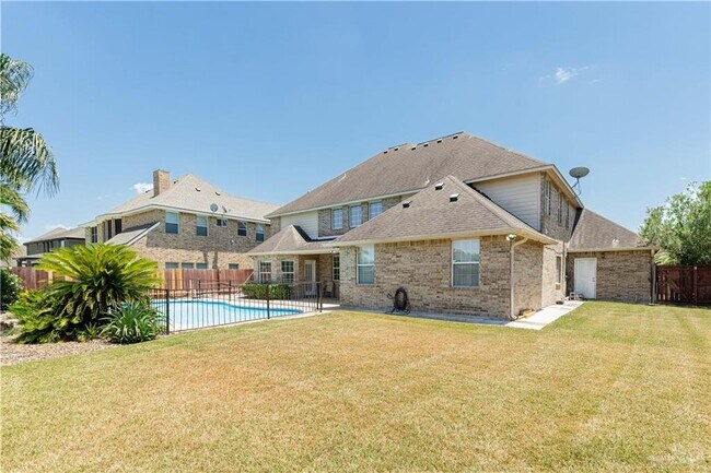 Building Photo - 31 El Jardin St