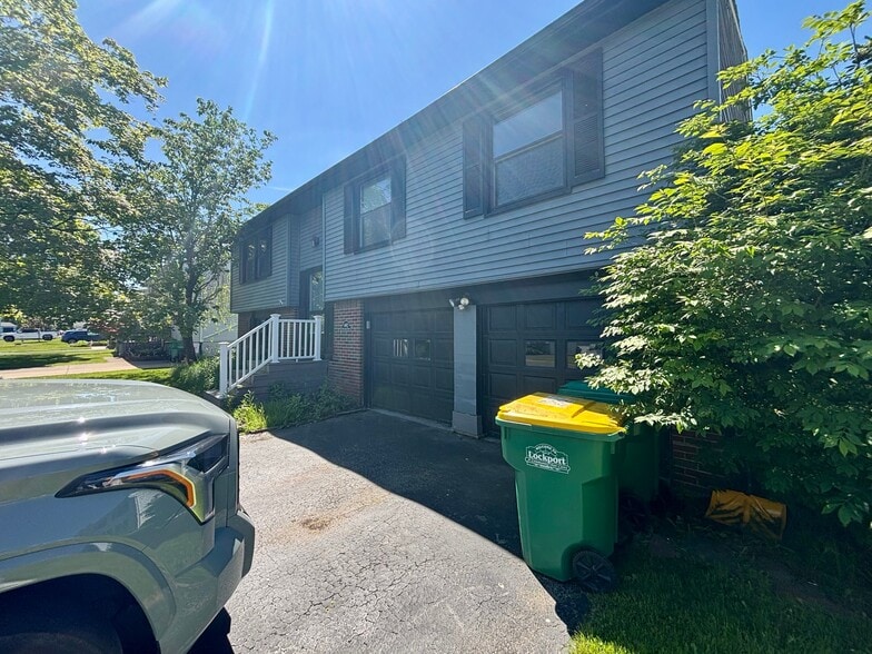 Building Photo - 6962 Northview Dr