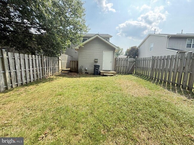 Building Photo - 301 Sutton Ct
