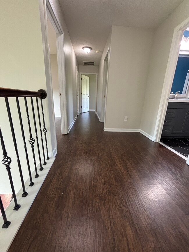 Building Photo - 5895 Mill Oak Dr