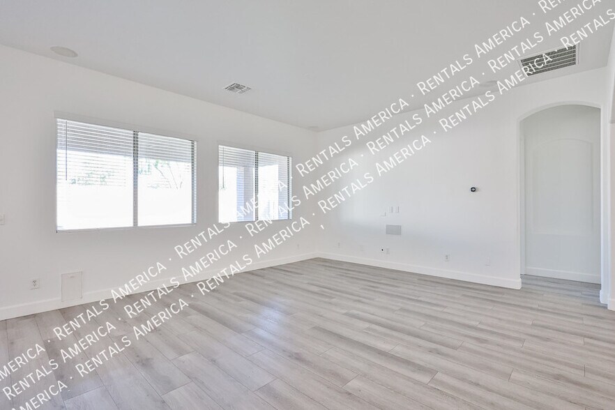 Building Photo - 10320 W Cashman Dr