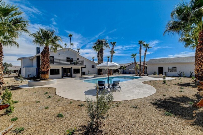 Building Photo - 2685 S Tenaya Way