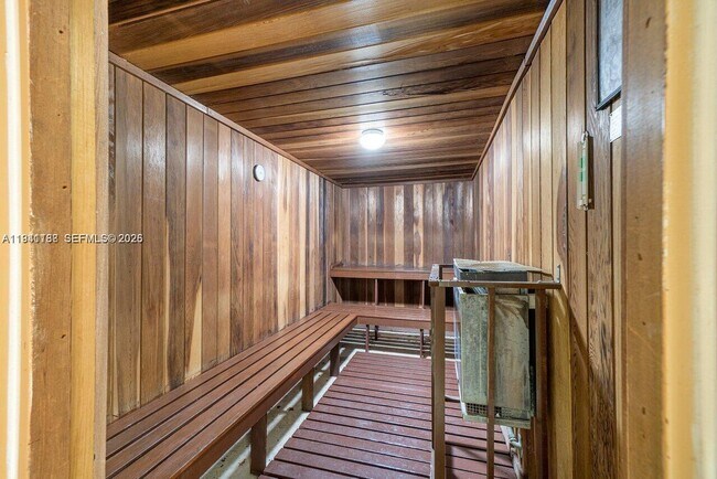 Building Photo - 3351 S Palm Aire Dr