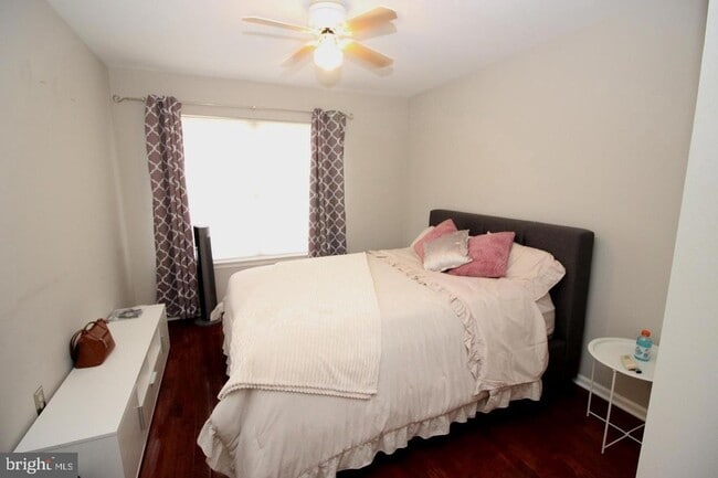 Building Photo - 36 Honey Locust Ln