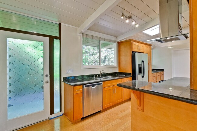 Building Photo - Mountain View Home l Spacious Open Layout Bright and Private Yard