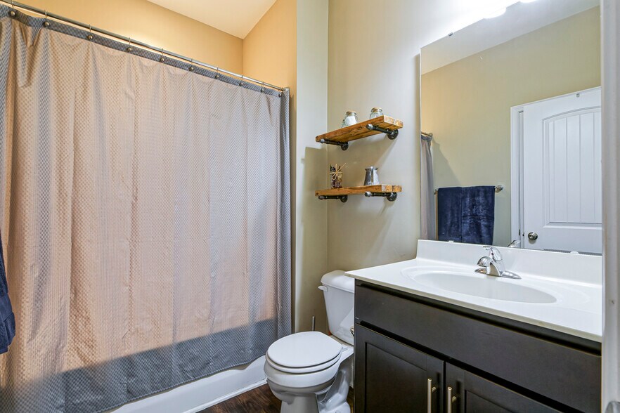 Building Photo - 1608 Cascade Falls Ln