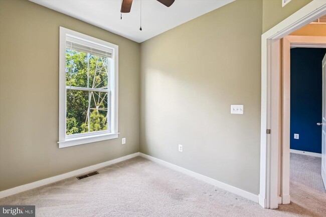 Building Photo - 1679 Signalman Ct