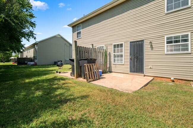 Building Photo - 2320 Willowbrook Dr